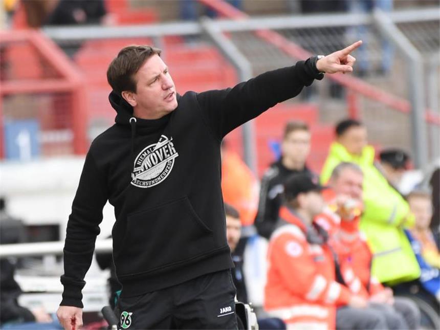 96-Coach Stendel vermisst Respekt Der Hannoveraner Trainer Daniel Stendel mahnt mangelnden Respekt an. Foto: Uli Deck
