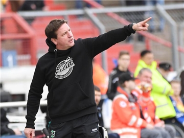 Der Hannoveraner Trainer Daniel Stendel mahnt mangelnden Respekt an. Foto: Uli Deck