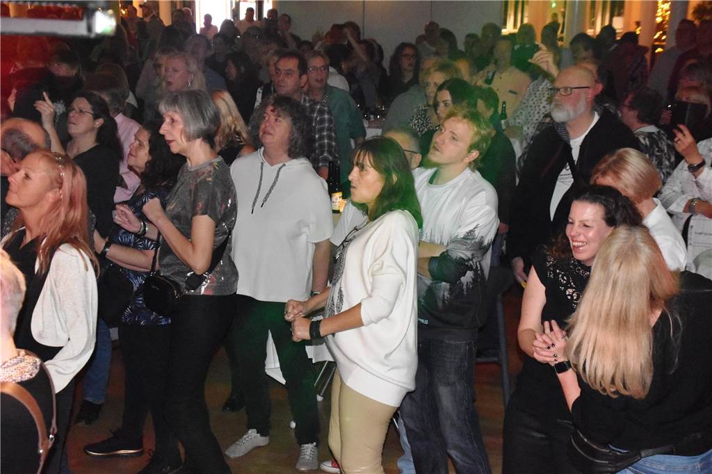 Feiernde Menschen