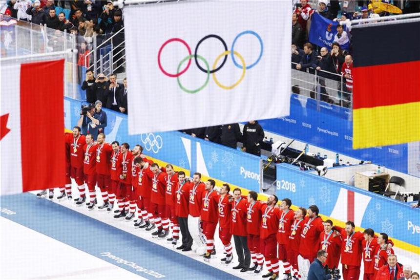 Russlands Fazit: „Wir bekommen unsere Fahne wieder!“ Der hart erkämpfte Finalsieg im Eishockey gegen Deutschland überragt im russischen Bewusstsein bei den Winterspielen alles. Foto: kyodo