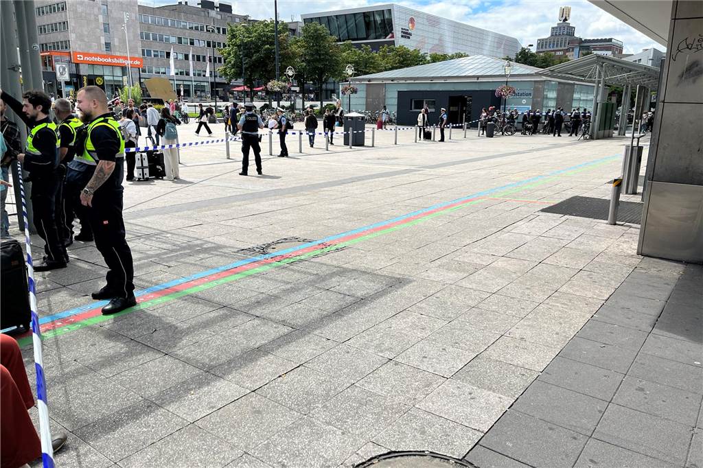 Verdächtiger Gegenstand: Hauptbahnhof Dortmund war teilweise gesperrt Der Hauptbahnhof ist wegen eines verdächtigen Gegenstands aktuell gesperrt.