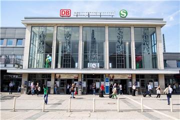 Der Haupteingang des Dortmunder Hauptbahnhofs. Foto: Marcel Kusch/Archiv