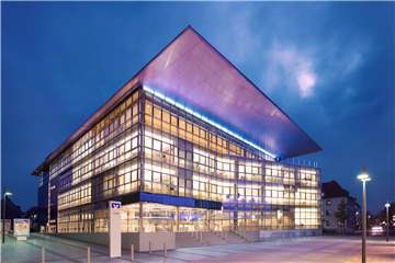 Der Hauptsitz der Volksbank Unna ist ein beeindruckendes Bauwerk, aber doch „nur“ eine Filiale der Dortmunder Volksbank. Immerhin: Bricht man deren Bilanz auf die Beiträge der Niederlassungen im Kreis Unna herunter, stößt man auf beachtliche Zahlen. 