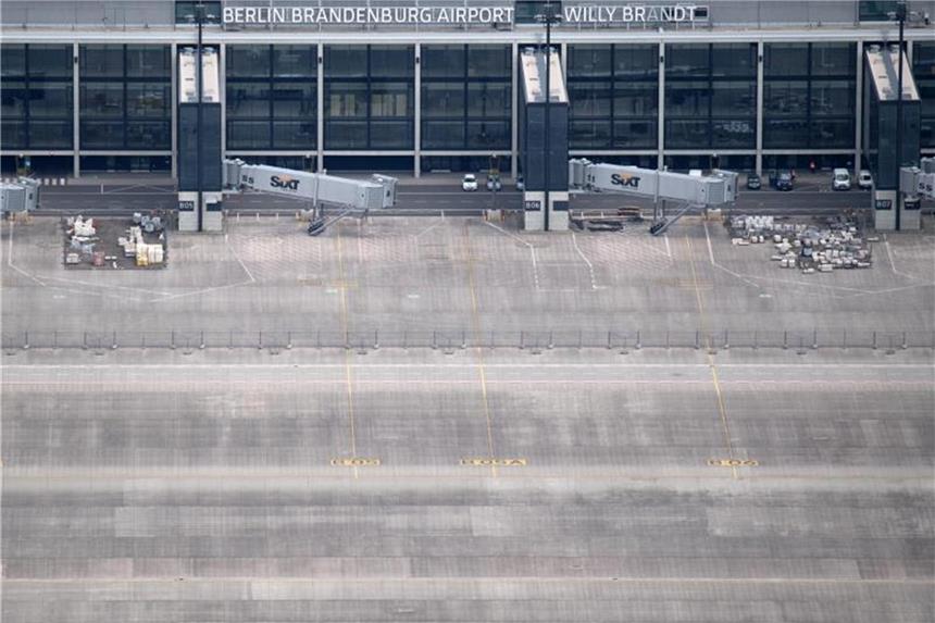 Aufsichtsrat berät über Finanzierung nach BER-Eröffnung Der Hauptstadtflughafen BER soll voraussichtlich im Herbst 2020 eröffnet werden. Foto: Ralf Hirschberger