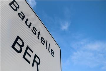Der Hauptstadtflughafen BER sollte eigentlich im Herbst 2011 in Betrieb gehen. Seitdem platzten alle Eröffnungstermine. Foto: Patrick Pleul