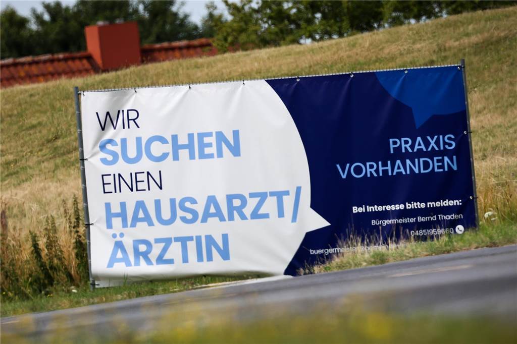 Zukunftssorgen bei Ärzten aus Legden und Ahaus: Deshalb protestieren sie Auf einem Schild wird ein Hausarzt für eine Praxis gesucht