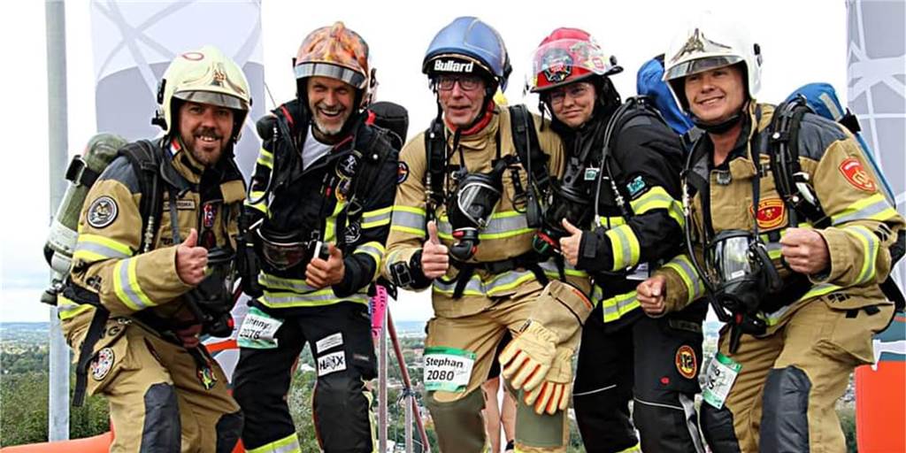 Feuerwehr-Spendenmarsch „Amber“: Fanshop ins Leben gerufen Der Heeker Feuerwehrmann Stephan Lendring (Mitte) und alle beteiligten Wehrkameraden freuen sich schon auf die großen Marsch-Herausforderung "Amber".
