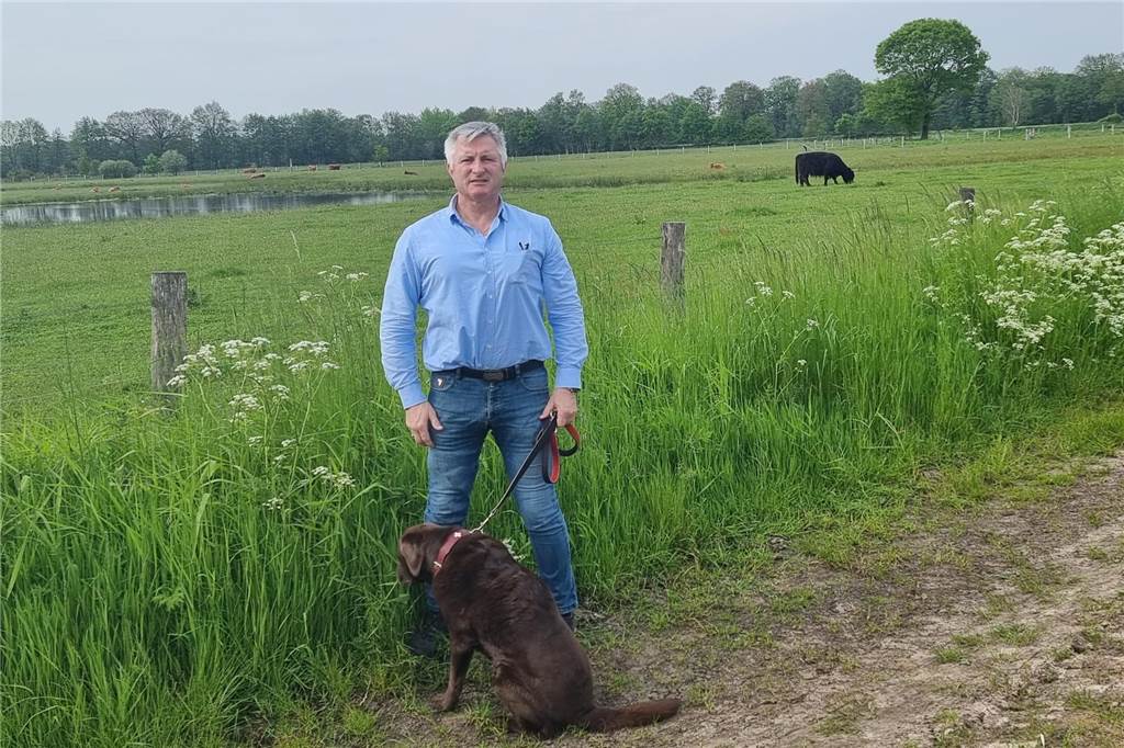 Vandalismus zieht größere Kreise: Eiche an der Eper Landstraße gefällt Der Heeker Herbert Moritz (Nabu) ist sich sicher, dass der oder die Täter durch das Fällen der Eiche und der Linden gezielt ökologischen und finanziellen Schaden anrichten wollten.