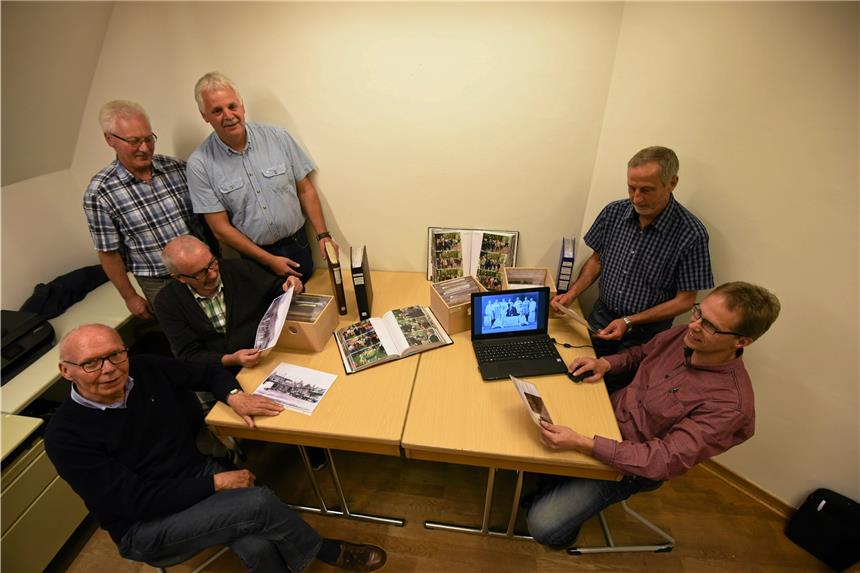 Verein digitalisiert historische Bilder Der Heimatverein Heek freut sich über den neuen Archivraum im Eppingschen Hof.