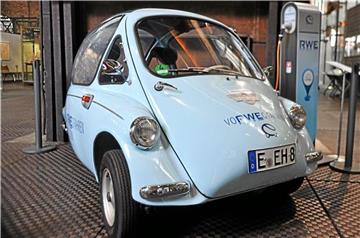 Der Heinkel Kabinenroller wurde 1963 gebaut. RWE-Azubis bauten den Oldtimer zum Stromer um. Balas