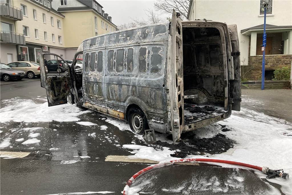 Der Hermes-Wagen nach den Löscharbeiten der Feuerwehr.