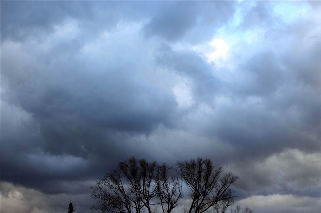 Sturm in Schwerte: Mehrere Einsätze für die Feuerwehr – So wird das Wetter am Samstag Der Himmel über Schwerte.