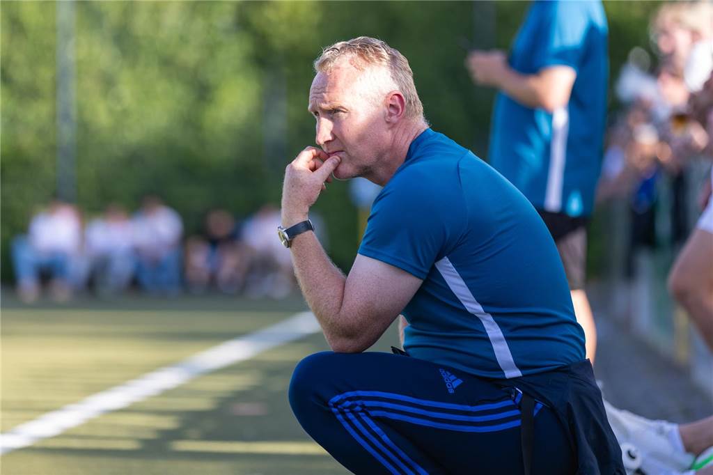 Andi Feiler so offen wie nie Der hockende Trainer Andi Feiler.