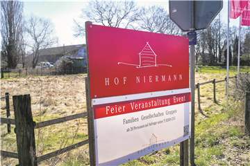 Der Hof Niermann am Kanal zwischen Ickern und Waltrop. Für einen dortigen Ex-Serviceleiter wird jetzt ernst: Der 34-Jährige wurde festgenommen, weil er Brautpaare nach Strich und Faden betrogen haben soll..