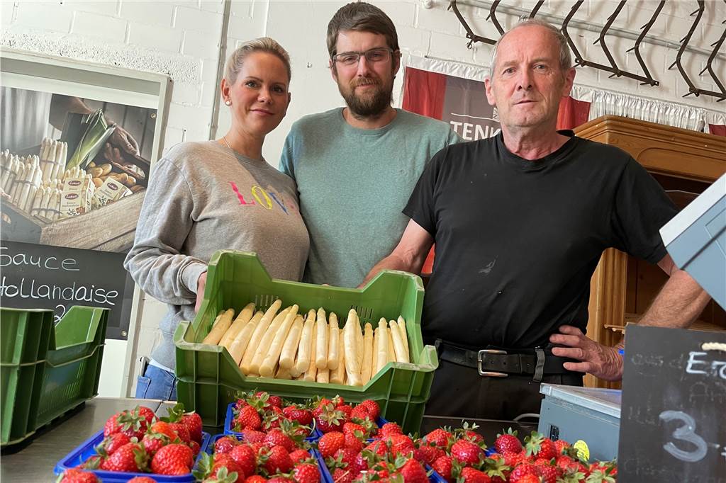 Aus für Anbau von Erdbeeren und Spargel: Beliebter Hofladen schließt Der Hofladen Tenkhoff schließt Mitte Juni. Die Familie Tenkhoff gibt den Anbau von Erdbeeren und Spargel auf.