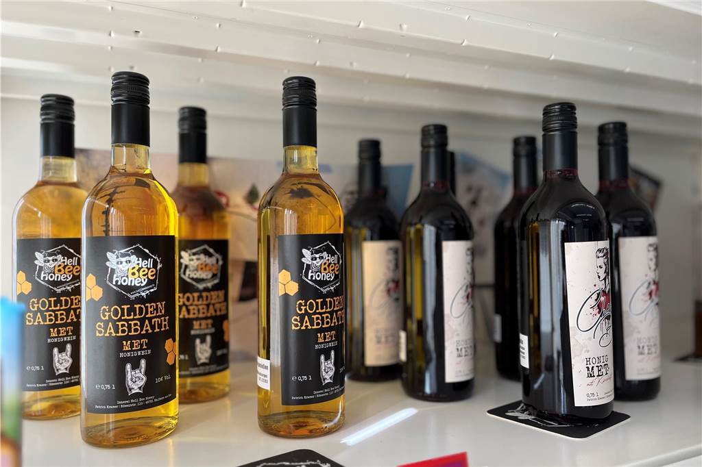 Der Honig und Wein kommt aus Haltern.