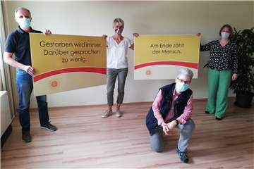 Der Hospizverein möchte Sterbenden und ihren Angehörigen zur Seite stehen. Hier zu sehen sind: Dieter Niechcial, 2. Vors., Dorothea Stockmann und Bianca Krumminga (Koorinatorinnen) und Dr. Antje Münzenmaier, 1. Vors. (vorne)