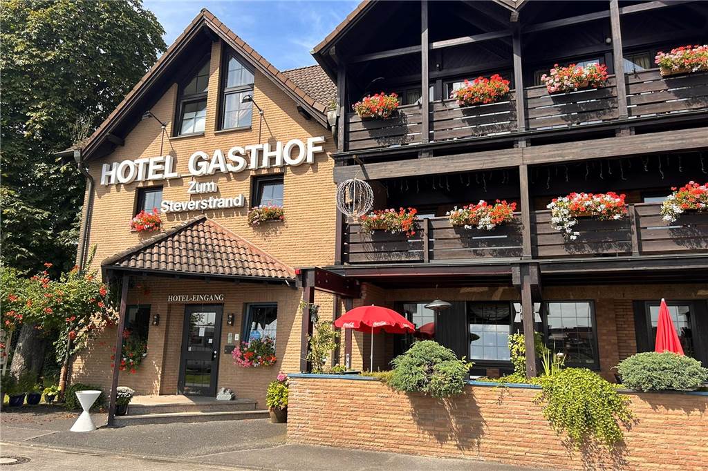Restaurant „Zum Steverstrand“ schließt - im Saal kann noch gefeiert werden Das Hotel samt Gastronomie von außen betrachtet