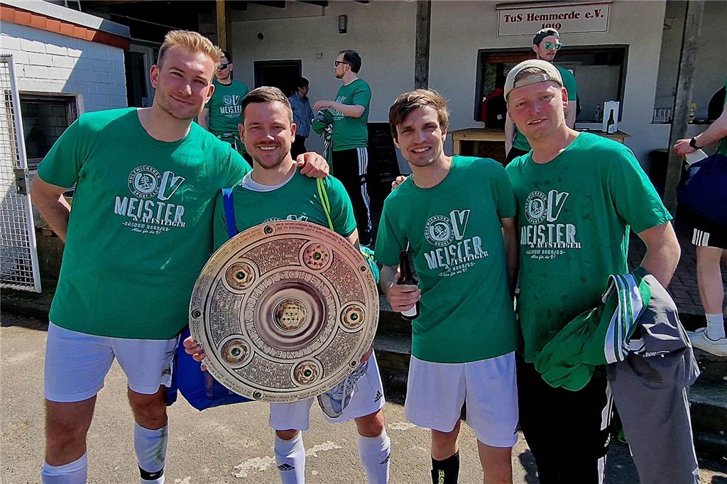 Wer wird Meister am Wochenende? Wer steigt ab?:Der Kreisligaüberblick Der HSC V ist bereits Meister. Hier zu sehen: Laurenz Externbrink (v.l.), Jan Hoppe, Markus Janowczyk und Felix Harbig.