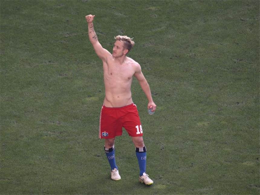 Wieder eine HSV-Saison mit viel Frust Der HSV kaufte auch bekannte Spieler wie Lewis Holtby. Foto: Daniel Reinhardt