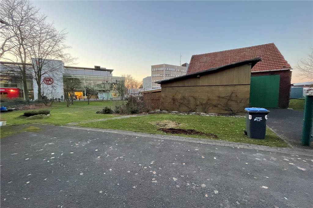 Blick auf den Hühnerhof mit dem Hornecenter und dem Stadthaus im Hintergrund.