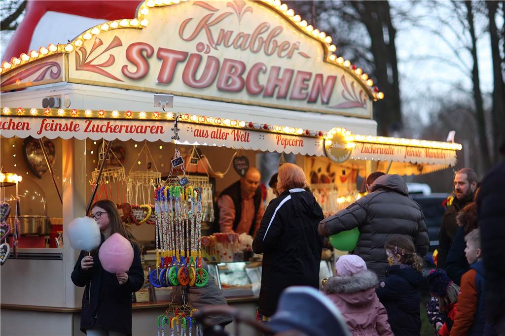 Der Hüttenzauber in Südkirchen hat viele Menschen begeistert. Von jung bis älter.