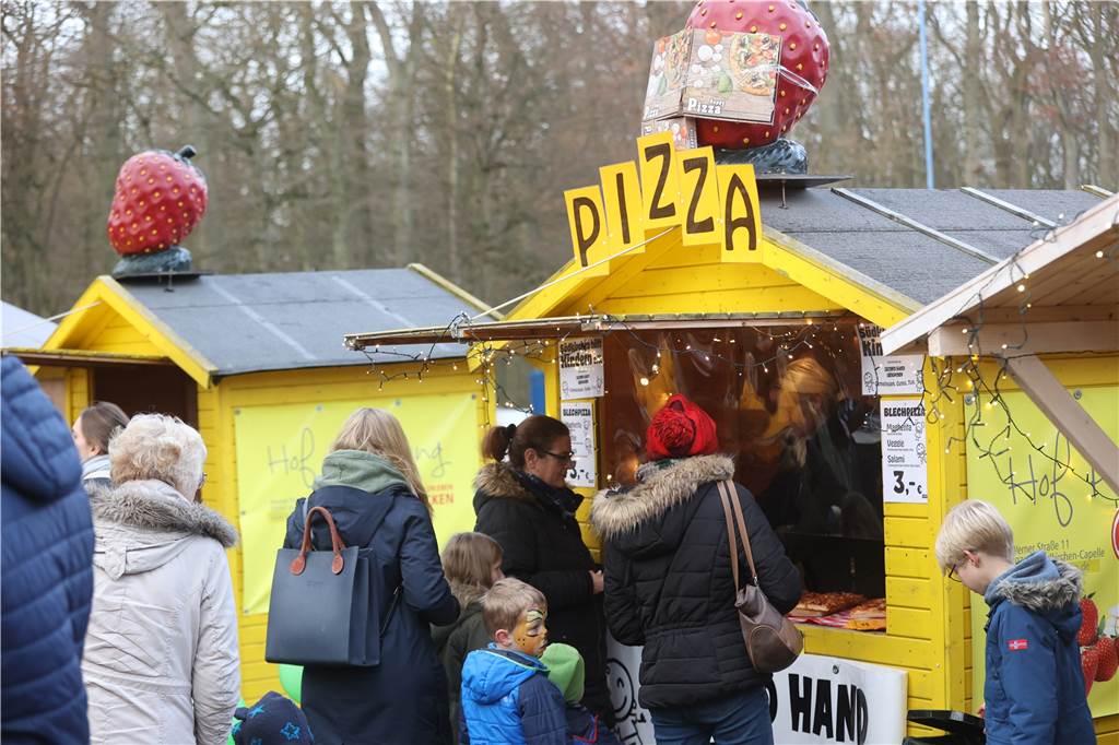 Der Hüttenzauber in Südkirchen hat viele Menschen begeistert. Von jung bis älter.