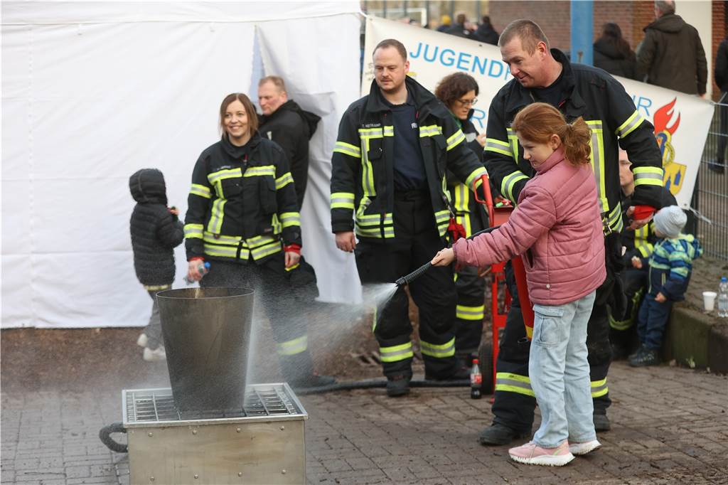 Der Hüttenzauber in Südkirchen hat viele Menschen begeistert. Von jung bis älter.