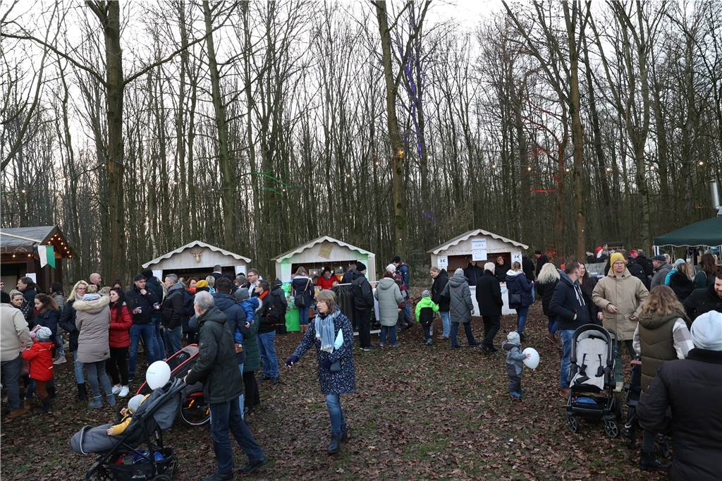 Der Hüttenzauber in Südkirchen hat viele Menschen begeistert. Von jung bis älter.