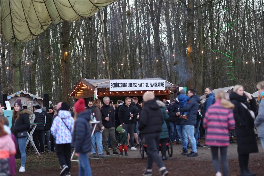 Der Hüttenzauber in Südkirchen hat viele Menschen begeistert. Von jung bis älter.