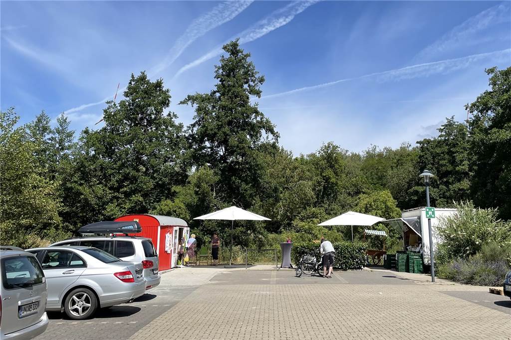 Großes Shopping-Vergnügen in Dortmund: Mini-Markt auf Gut Königsmühle Der Mini-Markt an der Distelwiese bietet ausreichend Parkmöglichkeiten.