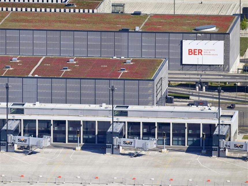 Regierungsterminal am BER: Bund und Betreiber einigen sich Der im Bau befindliche Hauptstadtflughafen BER. Voraussichtlich im Jahr 2022 soll der Bau des geplanten Regierungsterminals beginnen. Foto: Ralf Hirschberger/Archiv