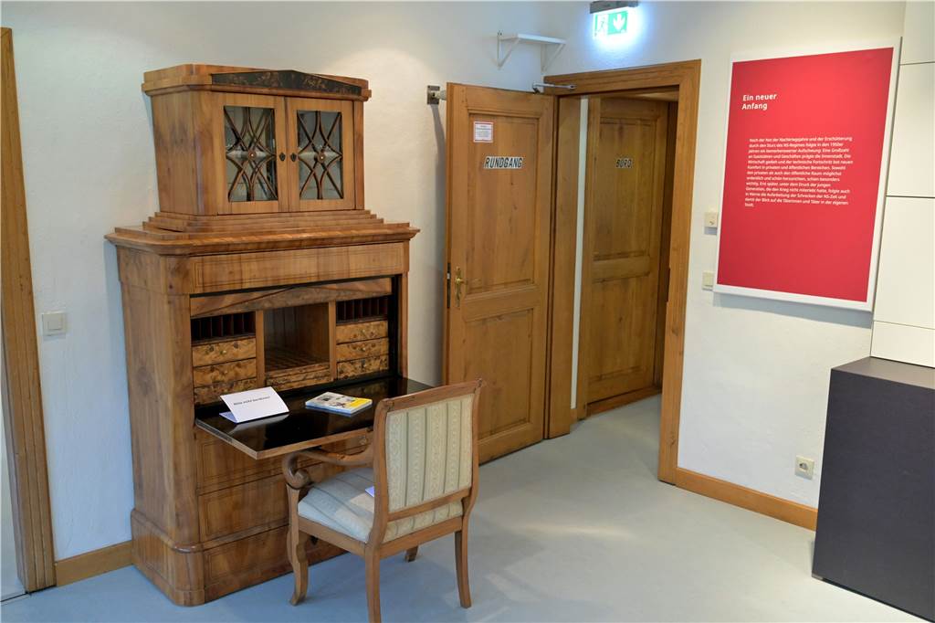 Der im Museum ausgestellte Sekretär war im Besitz der Namensgeberin der Werner Sekundarschule, Marga Spiegel.