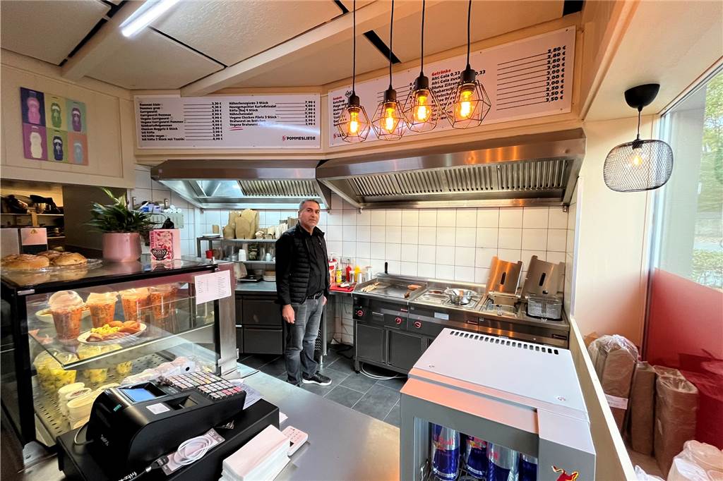Neuer Imbiss im Kaiserviertel setzt auf vegane Speisen Der "Imbiss Rot" an der Robert-Koch-Straße im Kaiserviertel