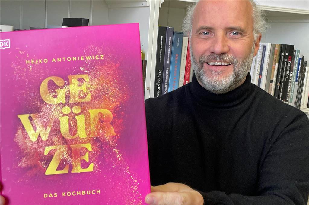 Neues Kochbuch von Star-Koch Antoniewicz: „Birkenrinde ist ein Gewürz“ Der in Werne lebende Koch-Experte Heiko Antoniewicz hat sein 30. Buch rund ums Kochen und Küche herausgebracht.