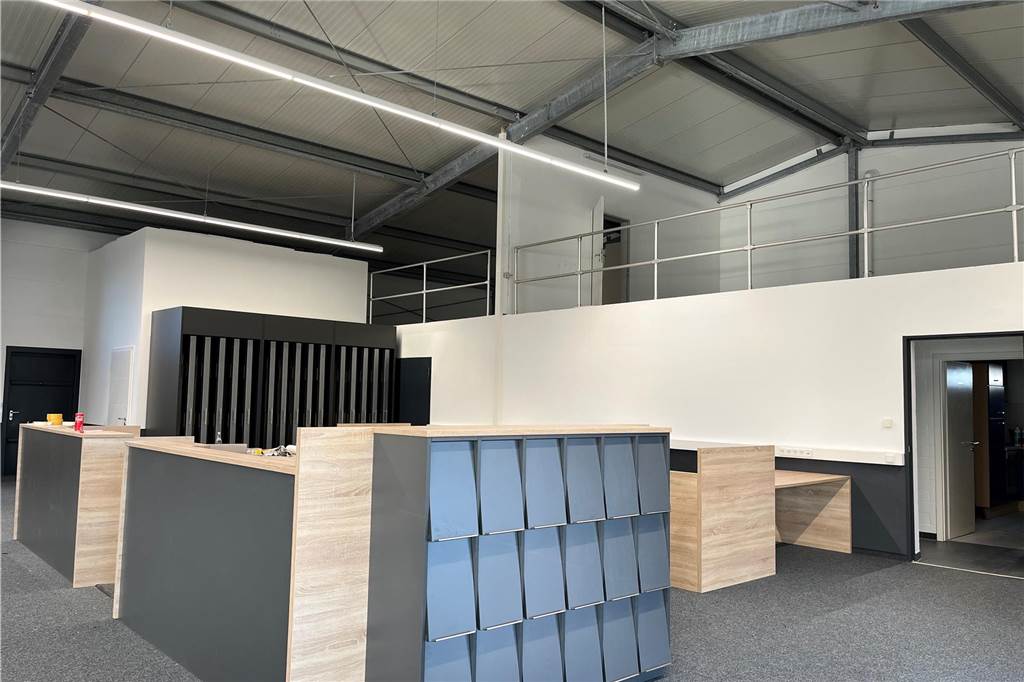 Raiffeisen Warengenossenschaft hat den ersten digitalen Verkaufsraum in Haltern Blick in den Büroraum der Raiffeisen-Halle