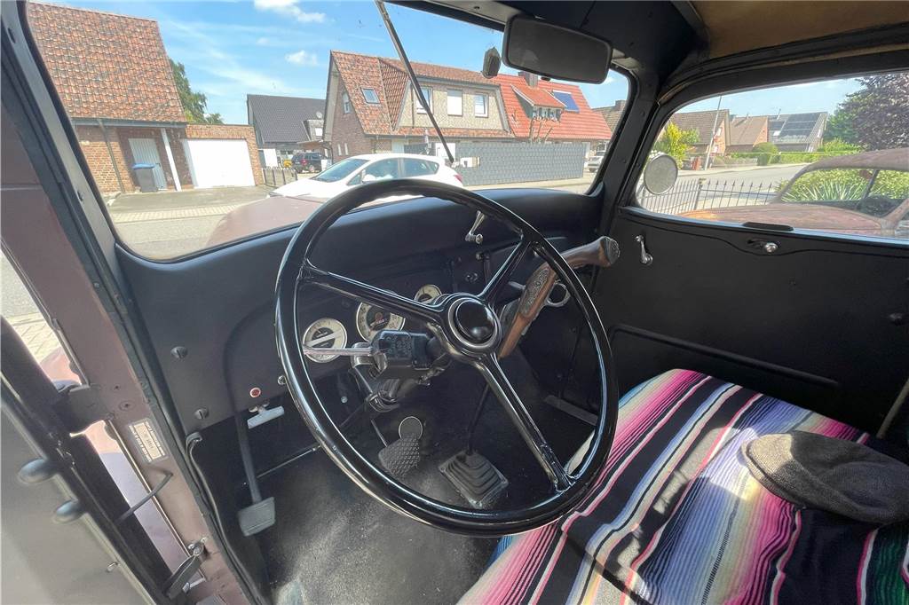 Der Innenraum des Oldtimer Pick-ups.