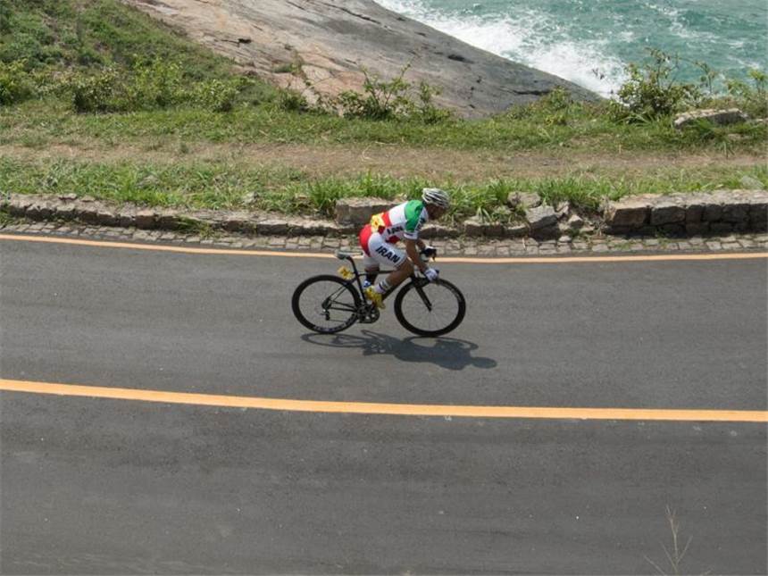 Trauerfall bei Paralympics: Iranischer Radsportler stirbt Der Iraner Bahman Golbarnezhad verunglückte tödlich beim paralympischen Straßenradrennen. Foto: Anthony Edgar for OIS/IOC