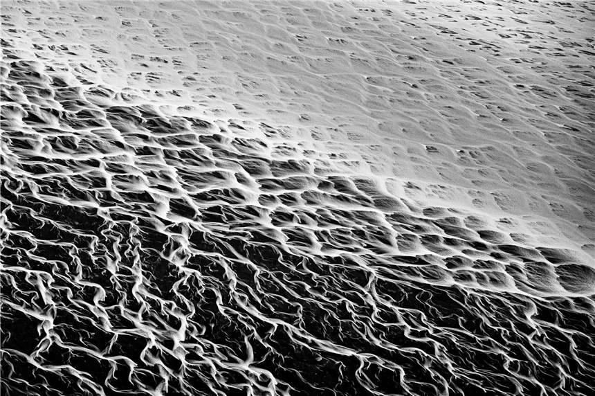 Warum Lünen am Wochenende zum Mekka der internationalen Naturfotografen wird Der isländische Fotograf RAX alias Ragnar Axelsson sagt zu seinem Vortrag: "In diesem Vortrag möchte ich mein Projekt Glacier vorstellen, das sich der unvergleichlichen Schönheit der isländischen Gletscher widmet, dabei aber auch auf die von Menschen verursachten Bedrohungen dieser fragilen Welt aus Eis aufzeigt. Daneben werde ich von den Bewohnern der Arktis erzählen, von Jägern, Fischern und Bauern, die eine Existenz am Rande des klimatisch Möglichen führen."