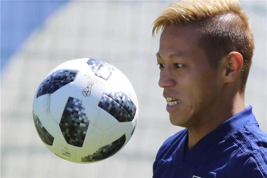 Japaner Honda trainiert Nationalteam Kambodschas Der Japaner Keisuke Honda wird Trainer der kambodschanischen Fußball-Nationalmannschaft. Foto: Eugene Hoshiko/AP