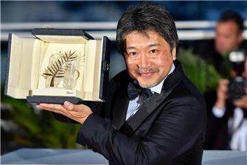 Der japanische Regisseur Kore-Eda Hirokazu erzählt in „Shoplifters“ von einer Patchwork-Familie am Rand der Gesellschaft. Foto: Chen Yichen/XinHua