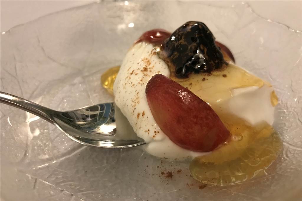 Der Joghurt mit Honig zum Nachtisch - ein Genuss.