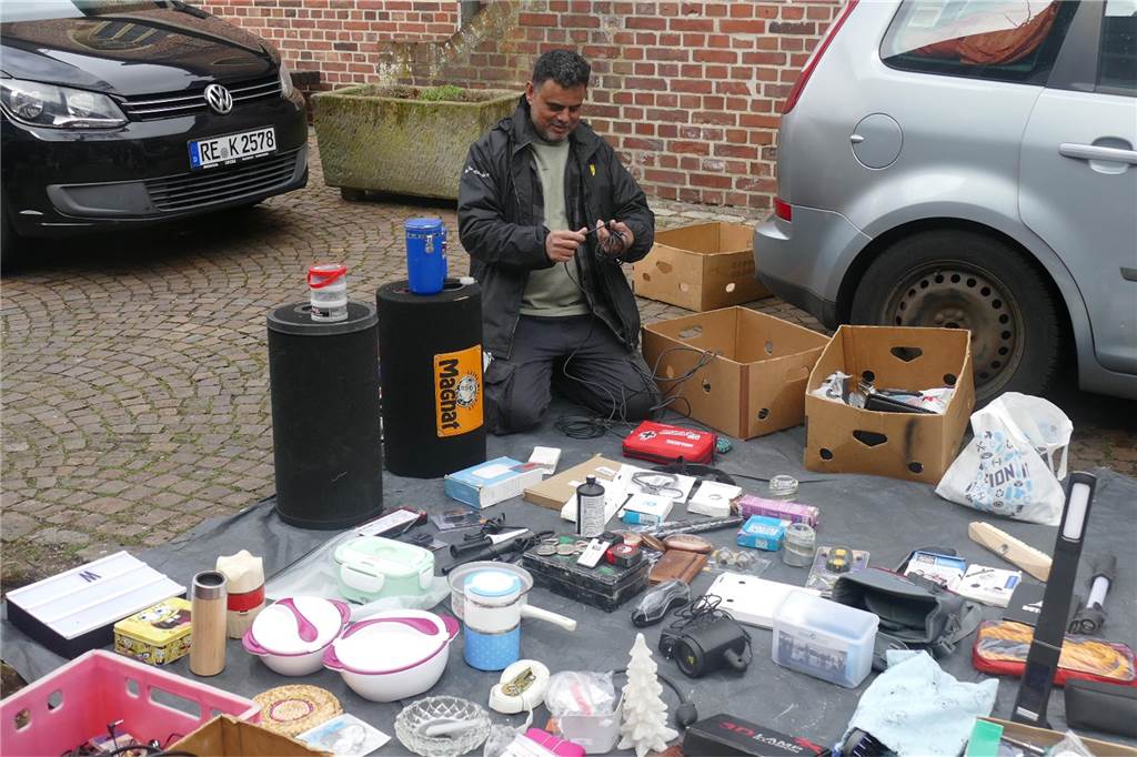 Der Josefsmarkt in Südlohn ist am Sonntag wieder sehr gut besucht gewesen. Die Gäste hatten beim Schlendern an den zahlreichen Ständen viel Gelegenheit, nach einem Schnäppchen Ausschau zu halten.