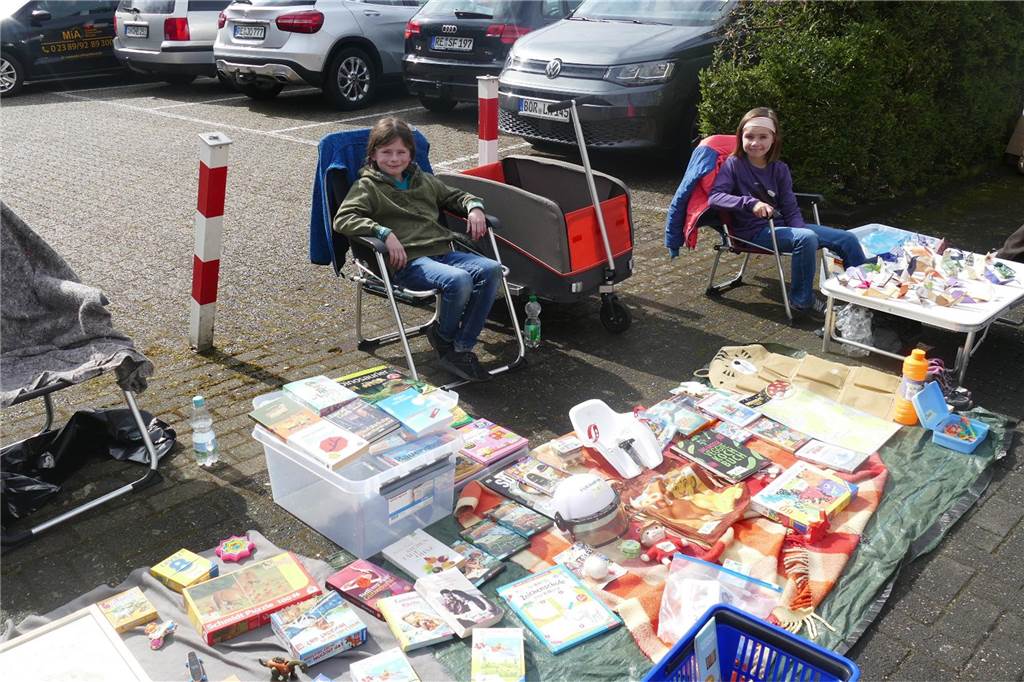 Der Josefsmarkt in Südlohn ist am Sonntag wieder sehr gut besucht gewesen. Die Gäste hatten beim Schlendern an den zahlreichen Ständen viel Gelegenheit, nach einem Schnäppchen Ausschau zu halten.