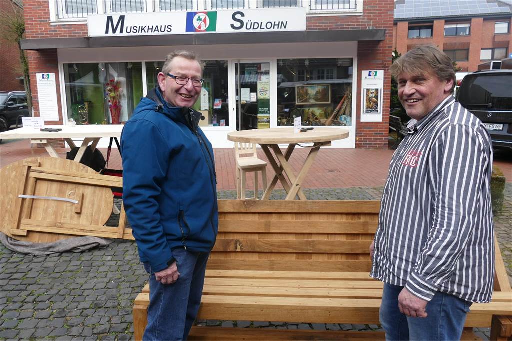 Der Josefsmarkt in Südlohn ist am Sonntag wieder sehr gut besucht gewesen. Die Gäste hatten beim Schlendern an den zahlreichen Ständen viel Gelegenheit, nach einem Schnäppchen Ausschau zu halten.
