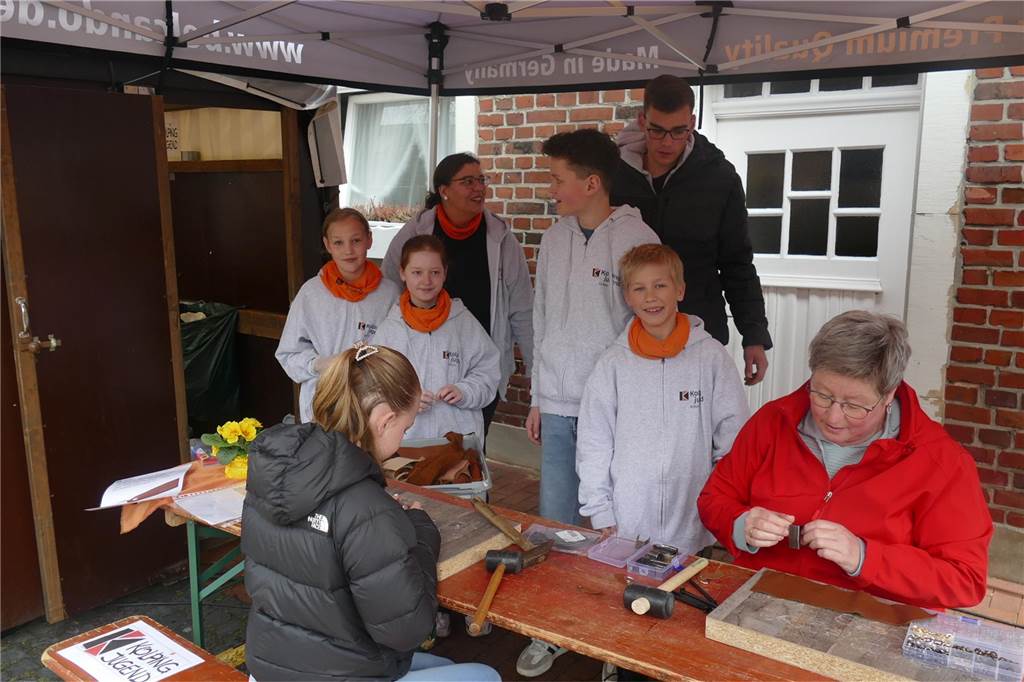 Der Josefsmarkt in Südlohn ist am Sonntag wieder sehr gut besucht gewesen. Die Gäste hatten beim Schlendern an den zahlreichen Ständen viel Gelegenheit, nach einem Schnäppchen Ausschau zu halten.