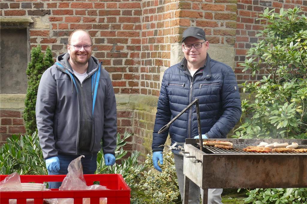 Der Josefsmarkt in Südlohn ist am Sonntag wieder sehr gut besucht gewesen. Die Gäste hatten beim Schlendern an den zahlreichen Ständen viel Gelegenheit, nach einem Schnäppchen Ausschau zu halten.