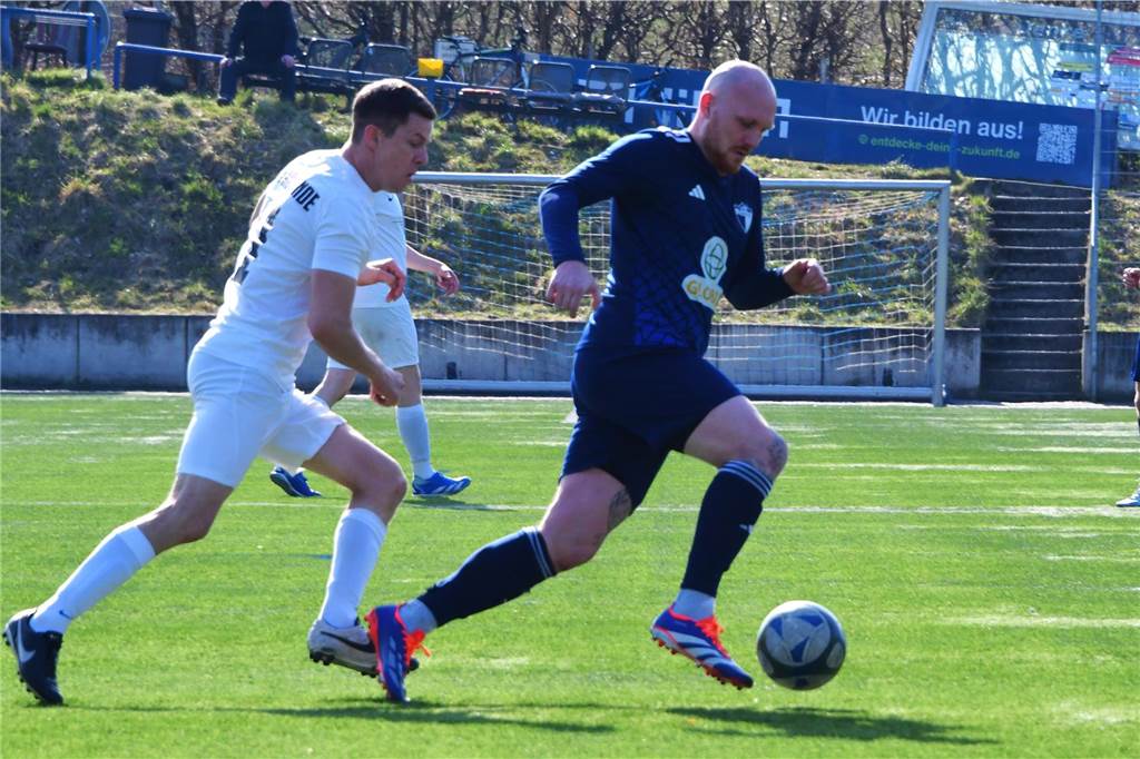 Der Jubel war groß bei der Frohlinder Reserve: Der FCF III gewann das Topspiel gegen den VfR Rauxel.