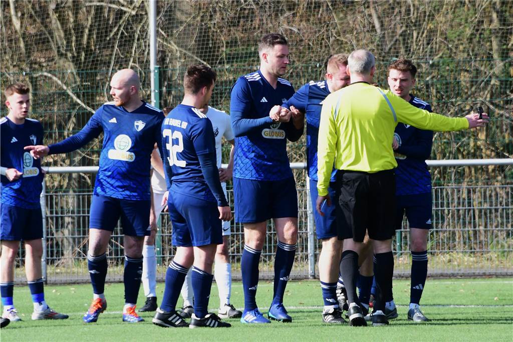 Der Jubel war groß bei der Frohlinder Reserve: Der FCF III gewann das Topspiel gegen den VfR Rauxel.