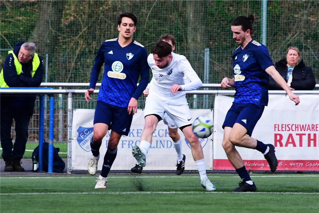Der Jubel war groß bei der Frohlinder Reserve: Der FCF III gewann das Topspiel gegen den VfR Rauxel.